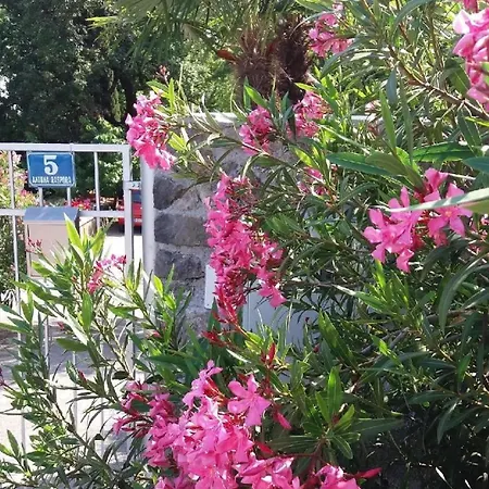 Oleandri1 Mit Blick Auf Wasser Apartment Opatija